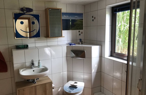 Bernau bei Berlin Apartment | Apartment 'Wohnen Im Grünen' with Private Garden and Wi-Fi