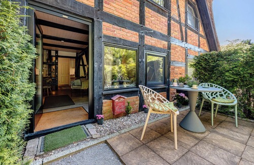 Sankt Dionys Apartment | Apartment 'Wohnen Im Heidehaus' with Private Terrace and Wi-Fi
