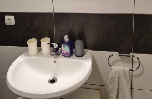 Krefeld Apartment | Apartment 'Wohnung, 2 Zimmer In Krefeld' with Wi-Fi