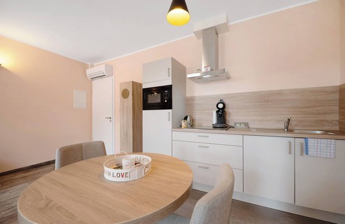 Gau-Odernheim Apartment | Apartment 'Wohnung 1' with Wi-Fi and Air Conditioning