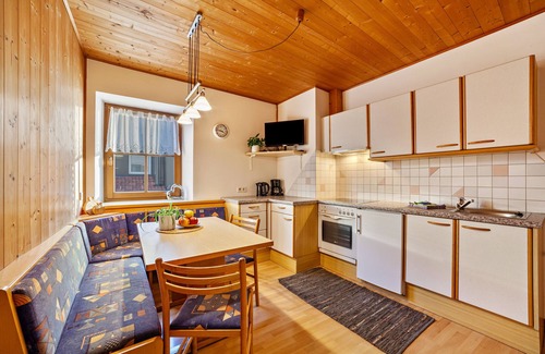 Laces Apartment | Apartment 'Wohnung Elstar Schnalserhof' with Mountain View, Shared Terrace and Wi-Fi