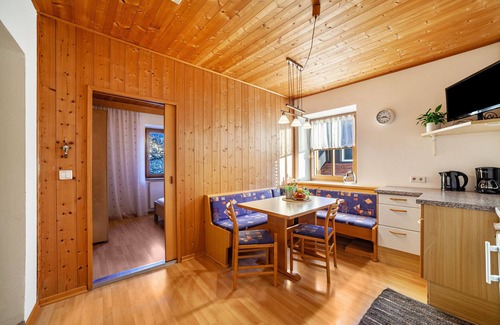 Laces Apartment | Apartment 'Wohnung Elstar Schnalserhof' with Mountain View, Shared Terrace and Wi-Fi