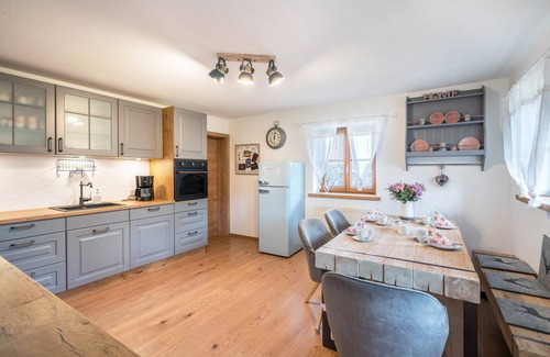 Gaißach Apartment | Apartment 'Wohnung Sunntratn ' with Mountain View, Balcony and Wi-Fi