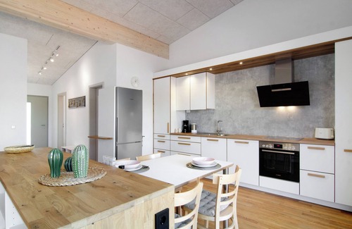 Otterswang Apartment | Apartment 'Wohnung Zeder' with Shared Terrace, Balcony and Wi-Fi