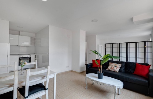Centre Historic de Manresa Apartment | Apartment 'Wonderful Center Manresa' with Private Terrace, Wi-Fi and Air Conditioning