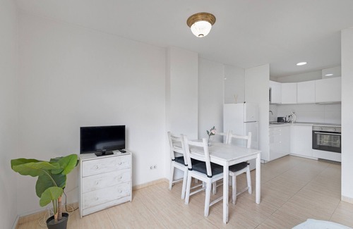 Centre Historic de Manresa Apartment | Apartment 'Wonderful Center Manresa' with Private Terrace, Wi-Fi and Air Conditioning