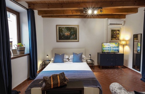 Peschiera del Garda City Centre Apartment | Apartment 'Xenia 19' with Wi-Fi and Air Conditioning