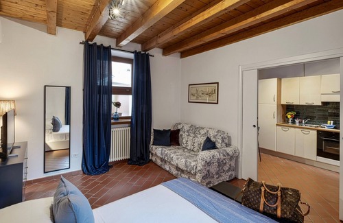 Peschiera del Garda City Centre Apartment | Apartment 'Xenia 19' with Wi-Fi and Air Conditioning