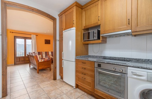 Valle de Lierp Apartment | Apartment 'Xisqueta' with Mountain View, Private Garden and Wi-Fi