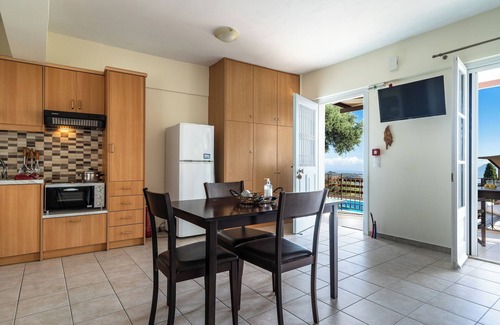 Katouna Apartment | Apartment 'Yakinthos' with Sea View, Wi-Fi and Air Conditioning