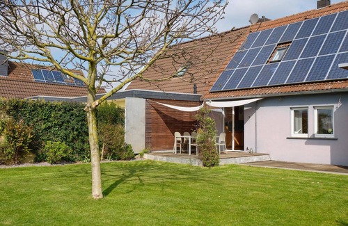 Breberen Apartment | Apartment 'Zöllnerhaus 37' with Private Garden and Wi-Fi