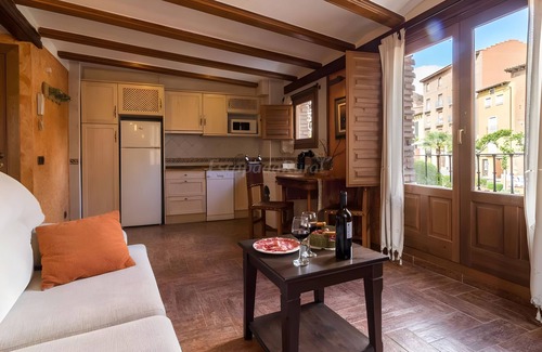 Daroca Apartment | Apartment 'Zayda' with Balcony, Wi-Fi and Air Conditioning