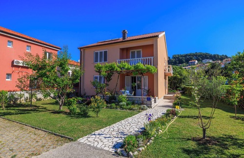Rab Apartment | Apartment Zdravka (86051-A1) - Banjol - island Rab