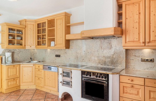 Gattererberg Apartment | Apartment "Zillertal 3000" with Mountain View, Wi-Fi & Terrace