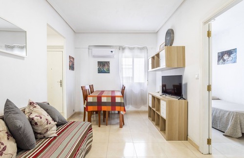 Benicalap Apartment | Apartment 'Zona Garbí' with Wi-Fi and Air Conditioning