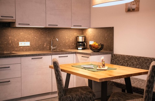 Lutago Apartment | Apartment 'Zum Sonnentor - Pinus' with Mountain View, Balcony & Wi-Fi