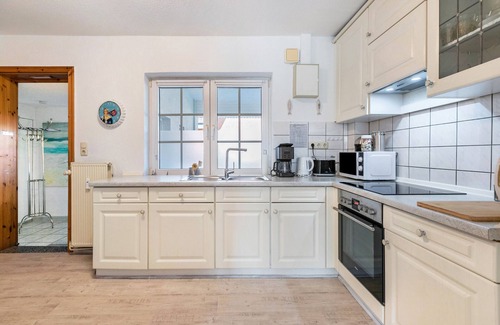 Westerholz Apartment | Apartment 'Zur Ostsee' with Private Terrace, Private Garden and Wi-Fi