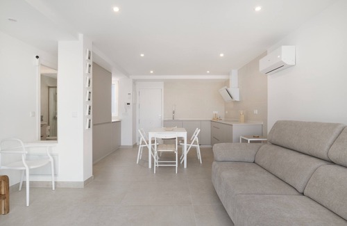 Cadiz Apartment | Apartment 'Zurbarán' with Balcony, Wi-Fi and Air Conditioning