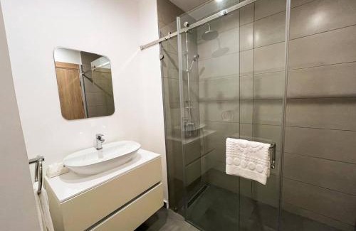 Roman Ridge Apartment | ApartmentBuddy