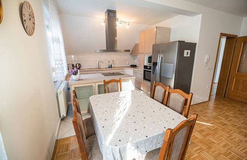 Skofljica Apartment | Apartments Želimlje