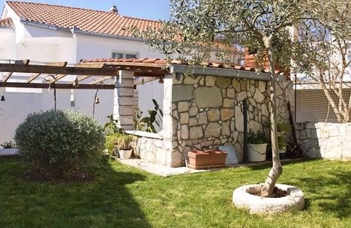 Komarna Apartment | Apartments and Rooms Florijan (52371-A1) - Komarna (Klek)