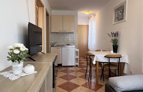 Cove Tri Zala (Zrnovo) House | Apartments and Rooms Katja & Egon