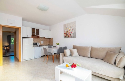 Komolac Apartment | Apartments Azzurro- One Bedroom Apartment with Terrace and Hot Tub