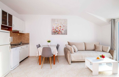 Komolac Apartment | Apartments Azzurro- One Bedroom Apartment with Terrace and Hot Tub