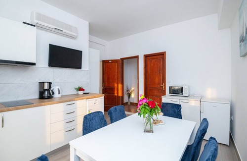 Komolac Apartment | Apartments Azzurro- Three Bedroom Apartment with Terrace and Hot Tub