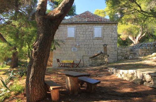 Milna Apartment | Apartments by the sea Milna, Vis - 8490