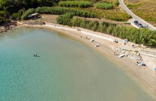 Milna Apartment | Apartments by the sea Milna, Vis - 8490