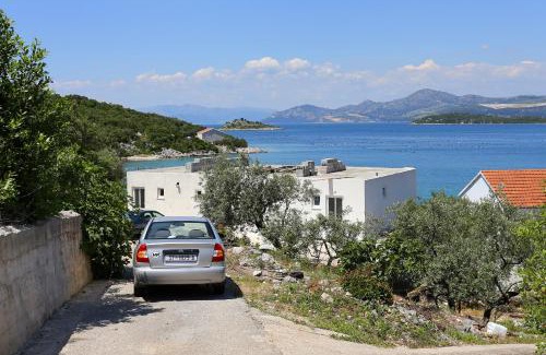 Putnikovic Apartment | Apartments by the sea Zuronja, Peljesac - 10137