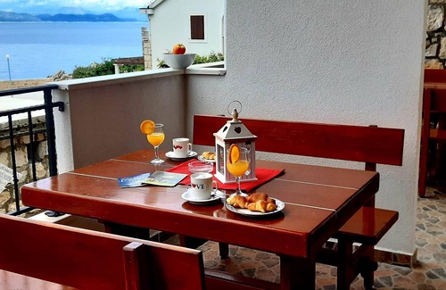 Kozarica Apartment | Apartments Cumbelic - One Bedroom Apartment with Balcony and Sea View A2