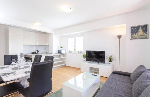 Makarska Apartment | Apartments Dora