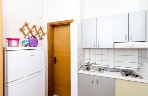 Putnikovic Apartment | Apartments Ereš Zuronja-One-Bedroom Apartment with Sea View 1