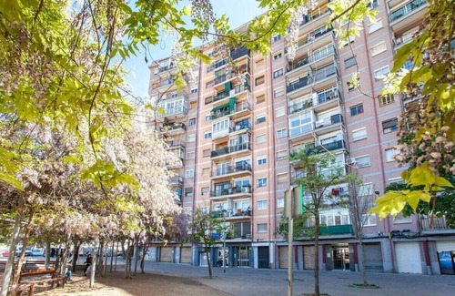 Sant Marti Apartment | Apartments Les Corts for 4