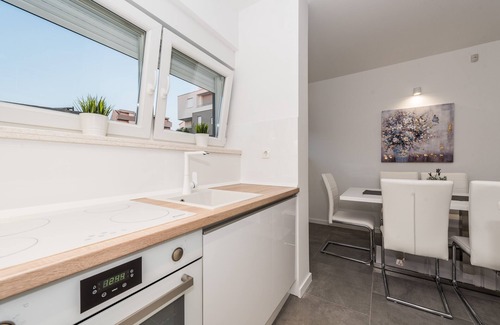 Novalja Apartment | Apartments for 24 with Pool