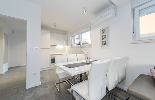 Novalja Apartment | Apartments for 24 with Pool