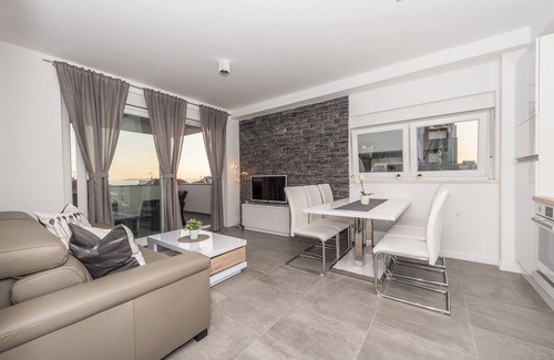 Novalja Apartment | Apartments for 24 with Pool