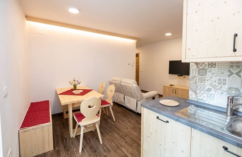 Ukanc Apartment | Apartments Goldhorn Kingdom - Two-Bedroom Apartment with Balcony (A)