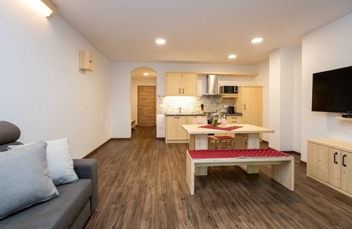 Ukanc Apartment | Apartments Goldhorn Kingdom - One Bedroom Apartment with Balcony (B)