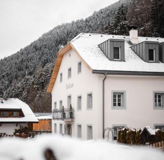 Colli In Pusteria Apartment | Apartments, Guest House & historic Chalet Neuhaus