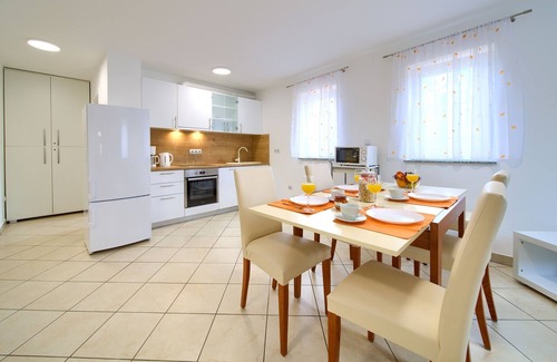 Malinska-Dubasnica Apartment | apartments Juros Sveti Vid with pool