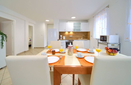 Malinska-Dubasnica Apartment | apartments Juros Sveti Vid with pool