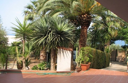 San Nicola l'Arena Condo | Apartments in Villa 4/6 places + private beach