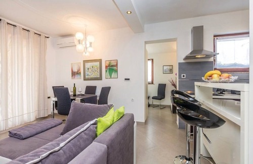 Cesarica Apartment | Apartments Ivni (110861-A1) - Karlobag