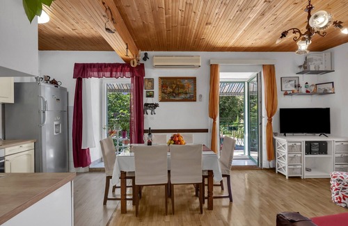 Vrpolje Apartment | Apartments Kata - Three Bedroom Apartment with Balcony