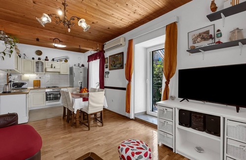 Vrpolje Apartment | Apartments Kata - Three Bedroom Apartment with Balcony