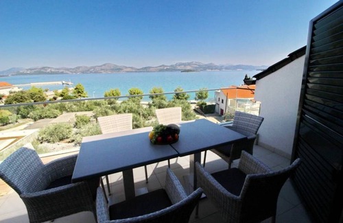 Drace Apartment | Apartments Kula - Three Bedroom Apartment with Terrace and Sea View C5