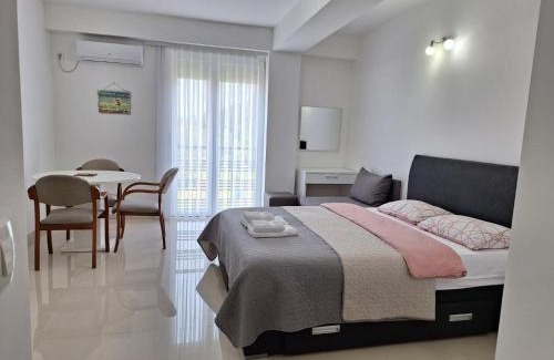 Elshani Apartment | Apartments Lakeside Elesec